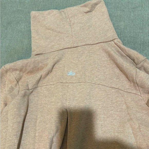 Alo Yoga Mock Neck Sweatshirt - Nectar - Picture 3 of 3
